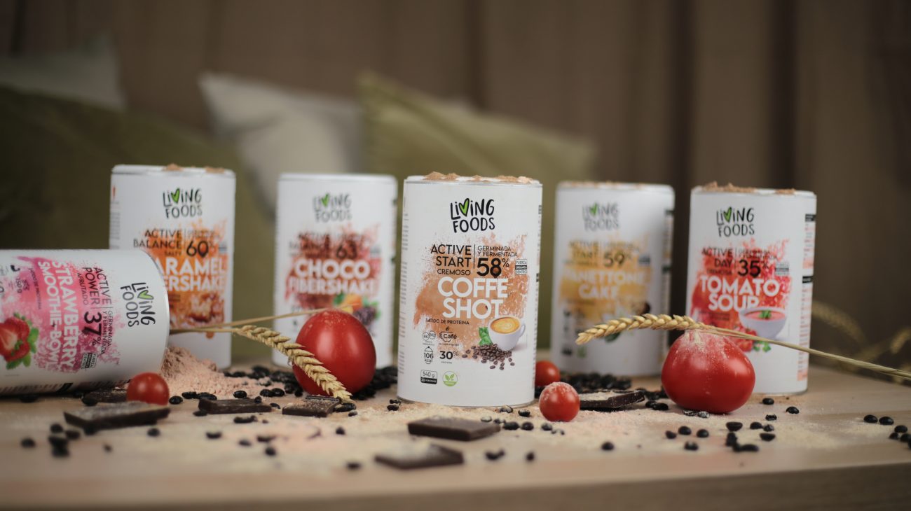 Fotografías productos living Foods. Choko Fibershake, Strawberry smoothie bowl, coffe shot, panettone cake, tomato soup.